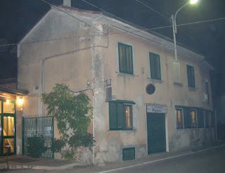 The restaurant at night
